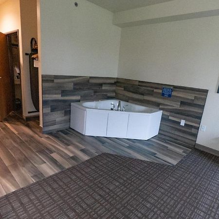 Cobblestone Hotel & Suites-Sheldon Exteriör bild